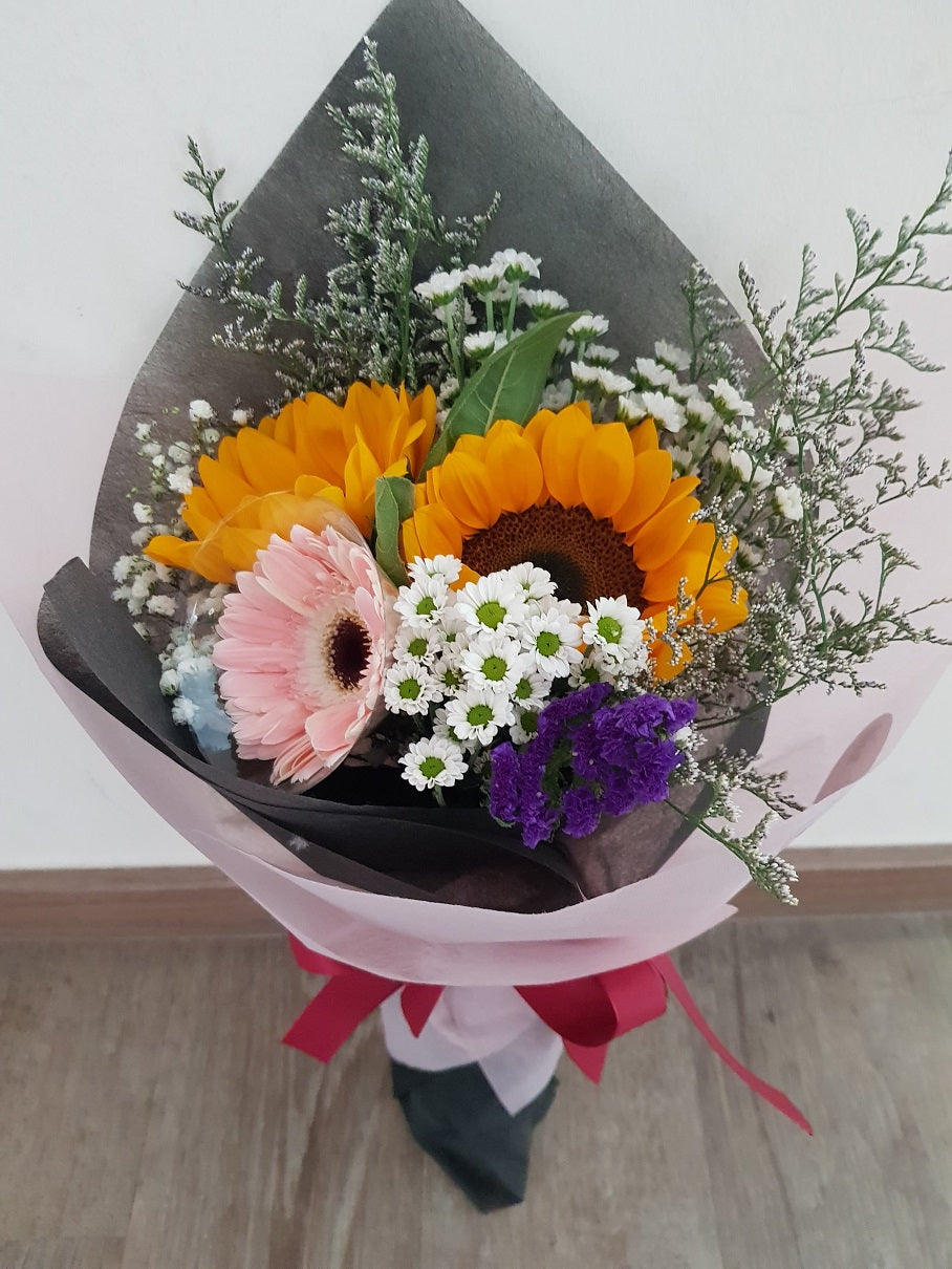 Ayna - 2 Sunflower, 1 Gerbera Bouquet Mix