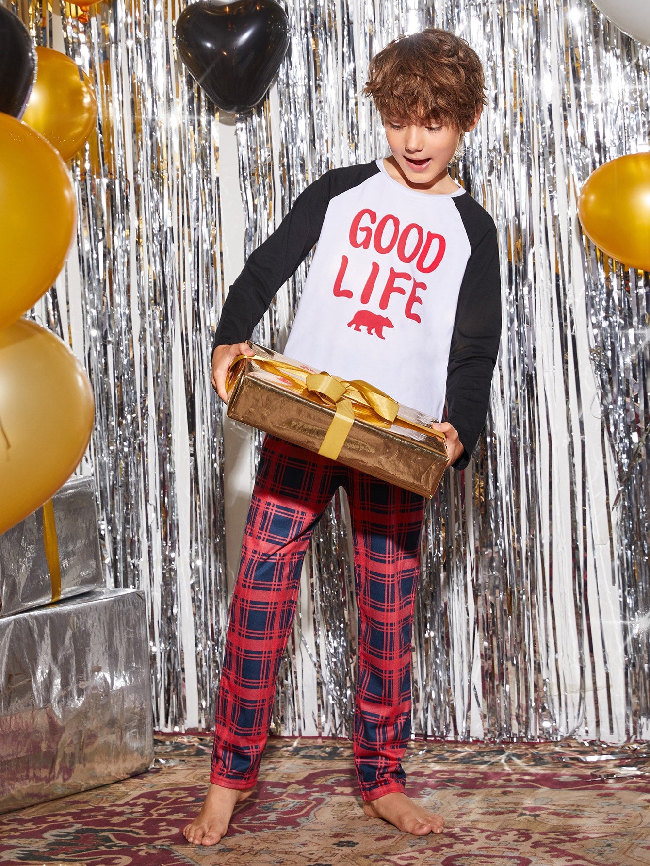 Boys Contrast Raglan Sleeve Slogan Graphic Top & Plaid Pants PJ Set