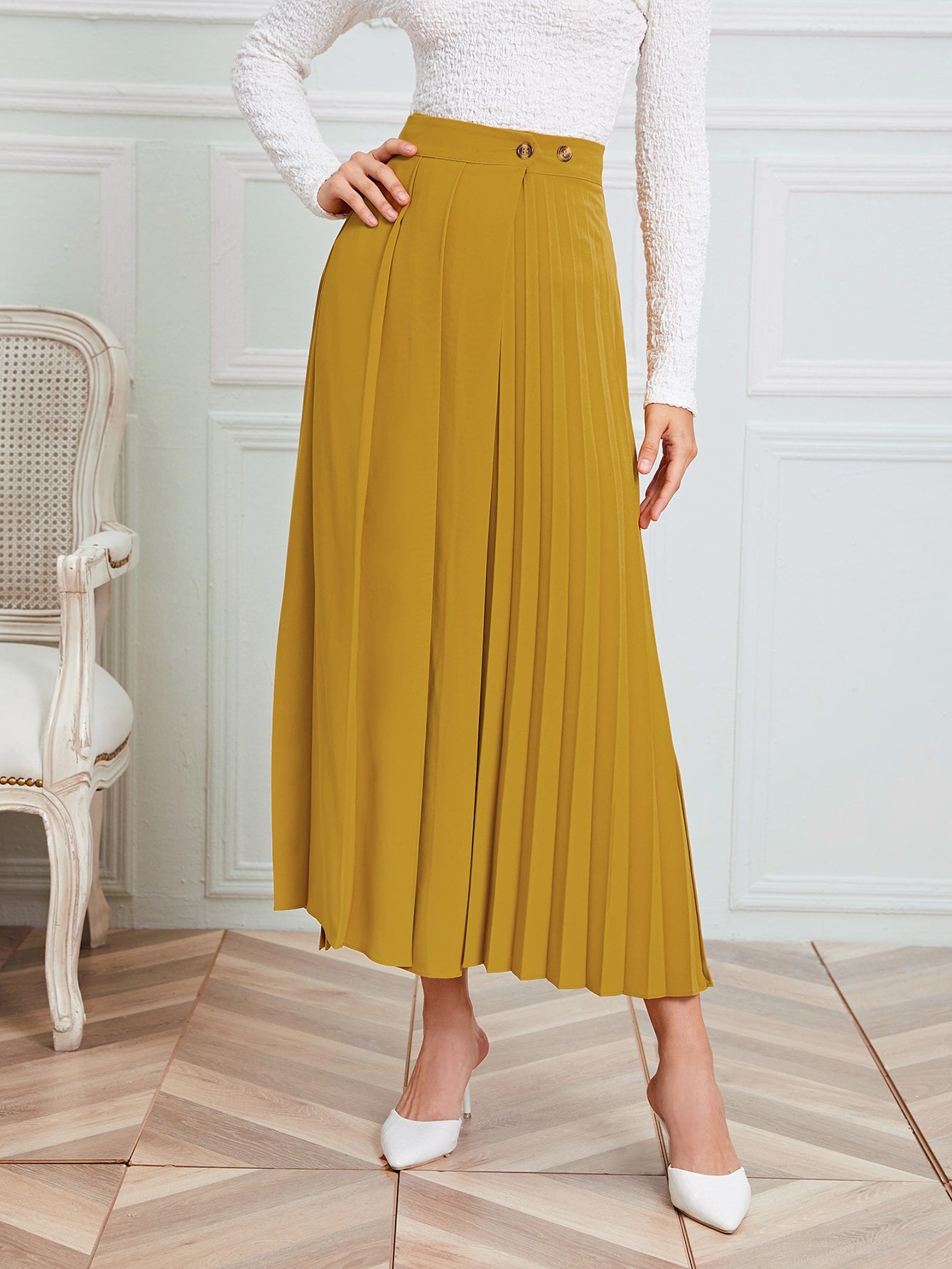 Buttoned Waist Pleated Skirt