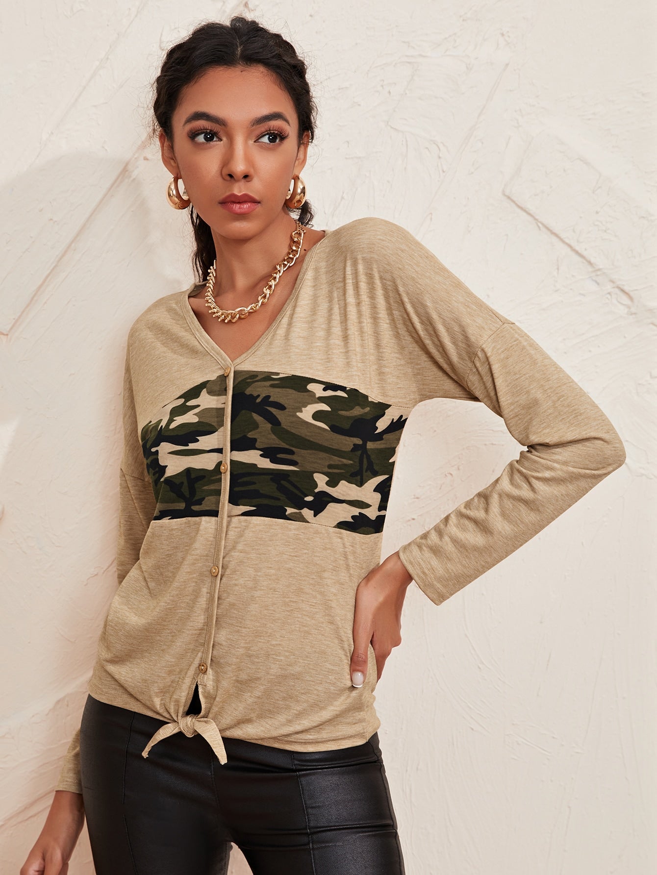 Contrast Camo Print Knot Hem Tee