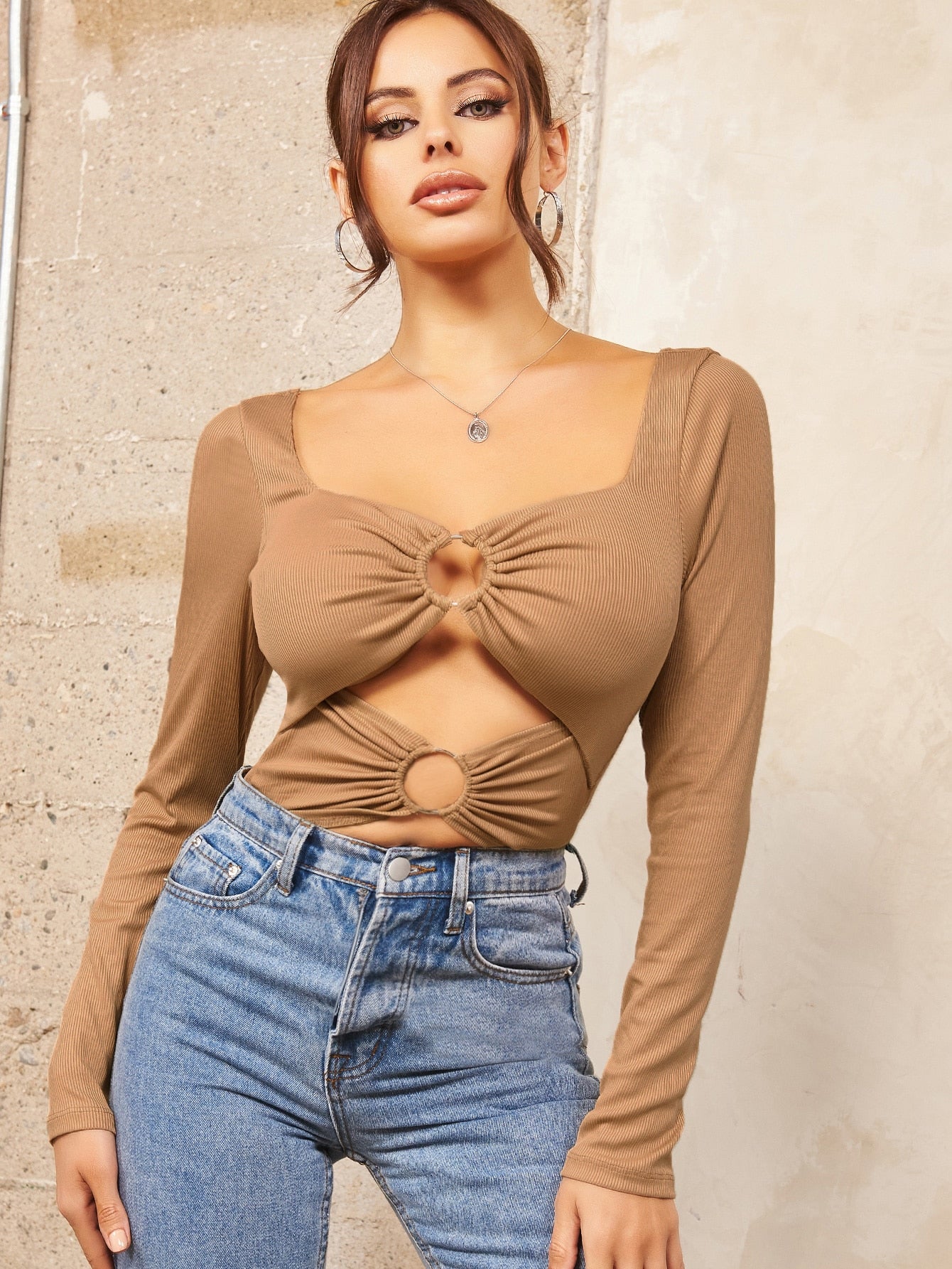 Cut Out O-ring Front Rib-knit Top