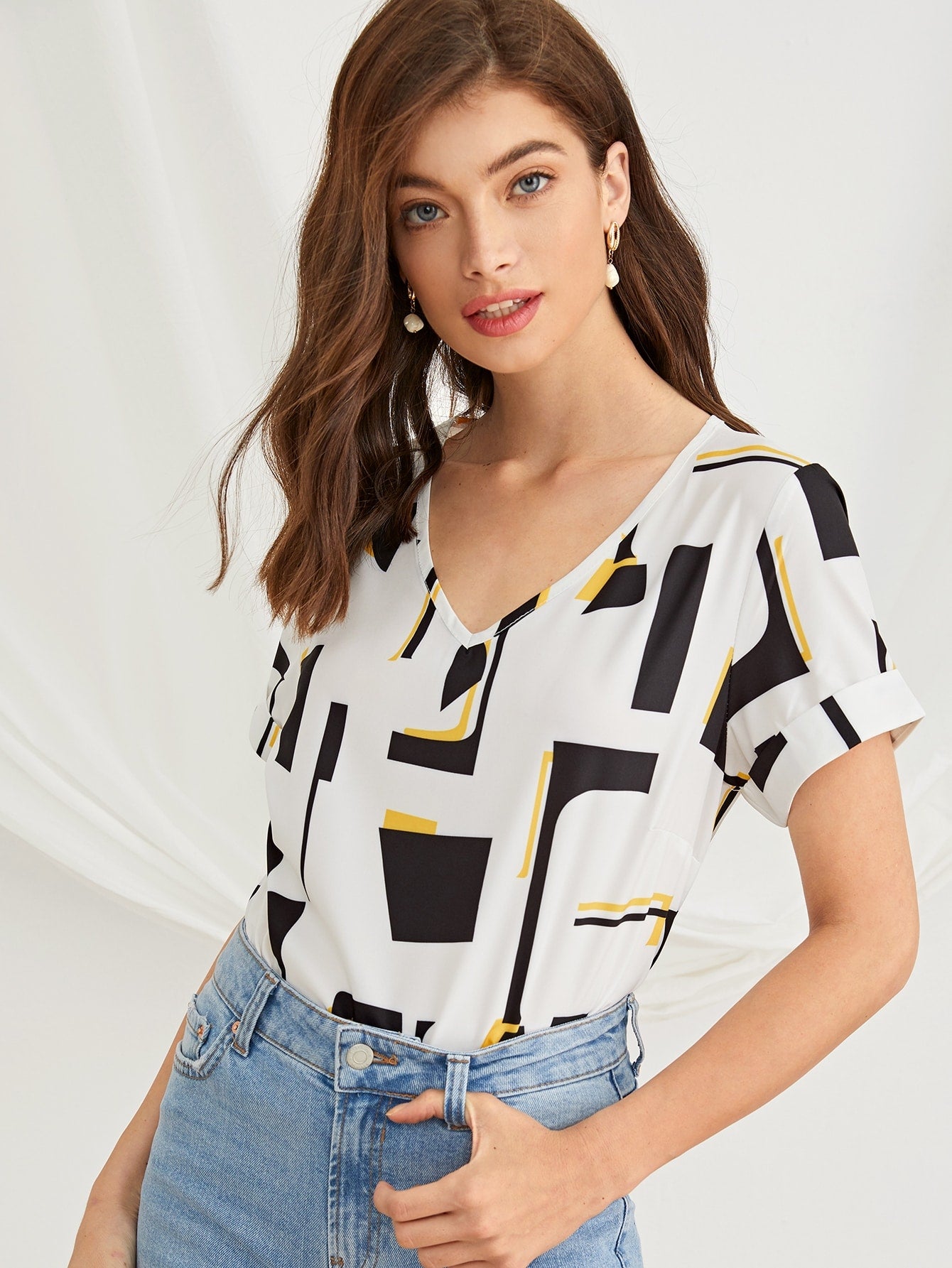 Geo Print Rolled Cuff V-neck Blouse