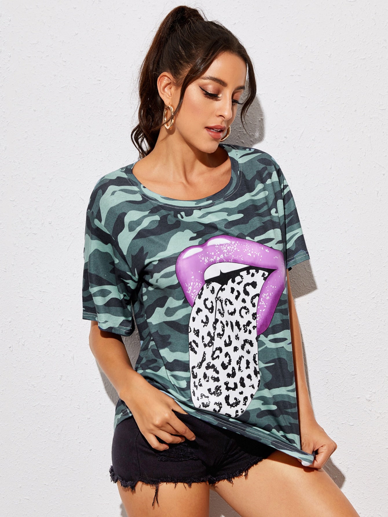 Lip & Camo Print Tee