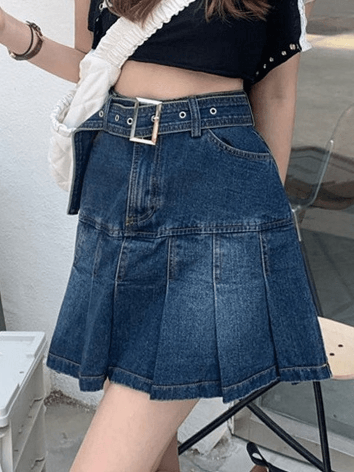 Buckle Belt Pleated Mini Skirt