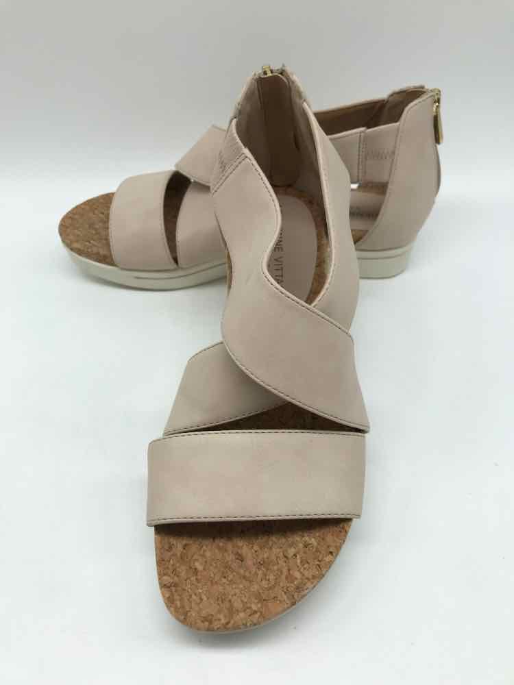 Adrienne Vittadini Tan Size 6.5 Slip On Sandals