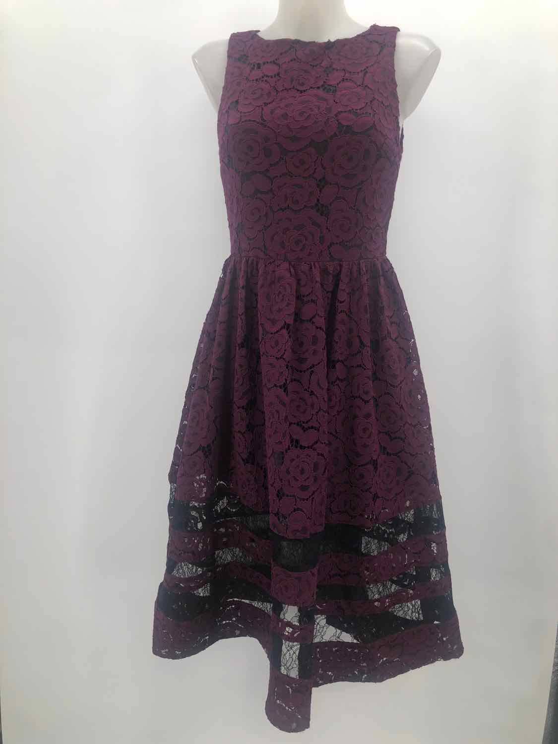 Alice + Olivia Purple Size 4 Lace Midi Sleeveless Dress