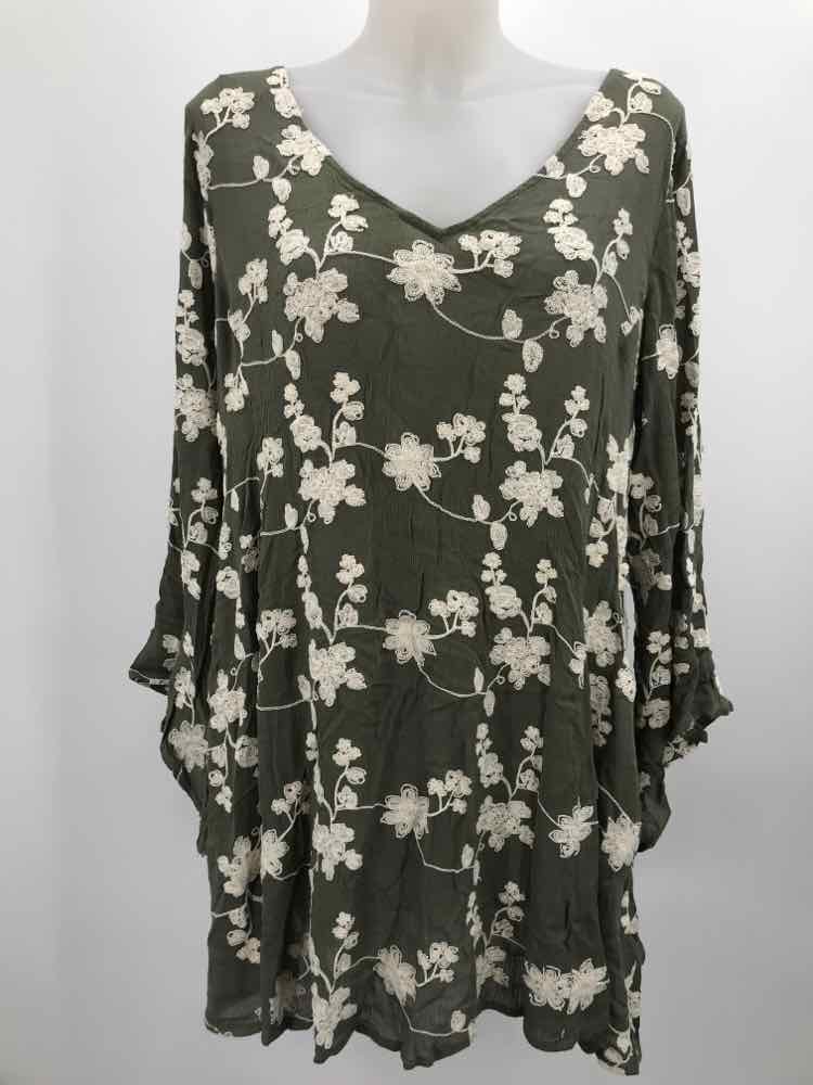 Altar'd State Green Size Large Rayon Embroidered Short Long Sleeve Dress