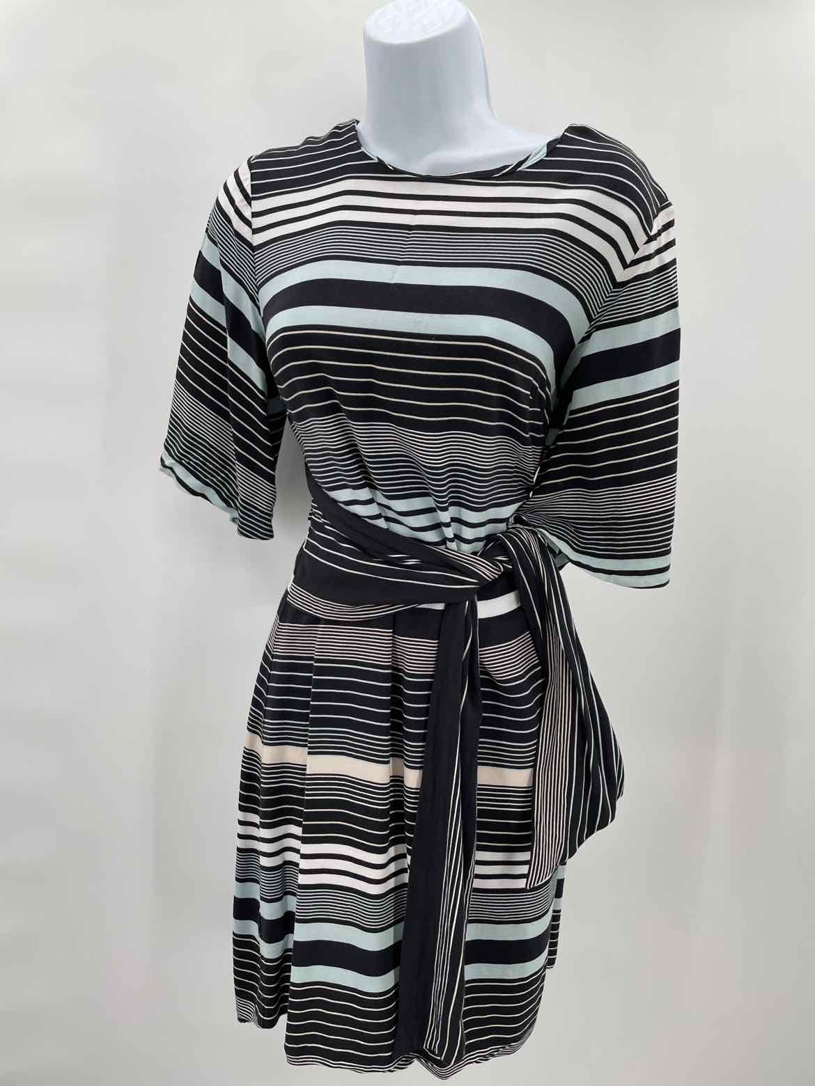 Ann Taylor Navy Size 8 Stripe Short Sleeve Dress