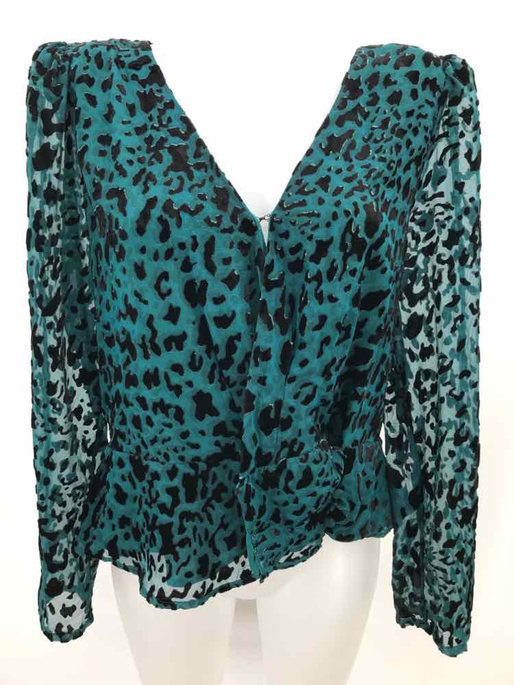 ASTR Green Size XL Textured Long Sleeve Blouse