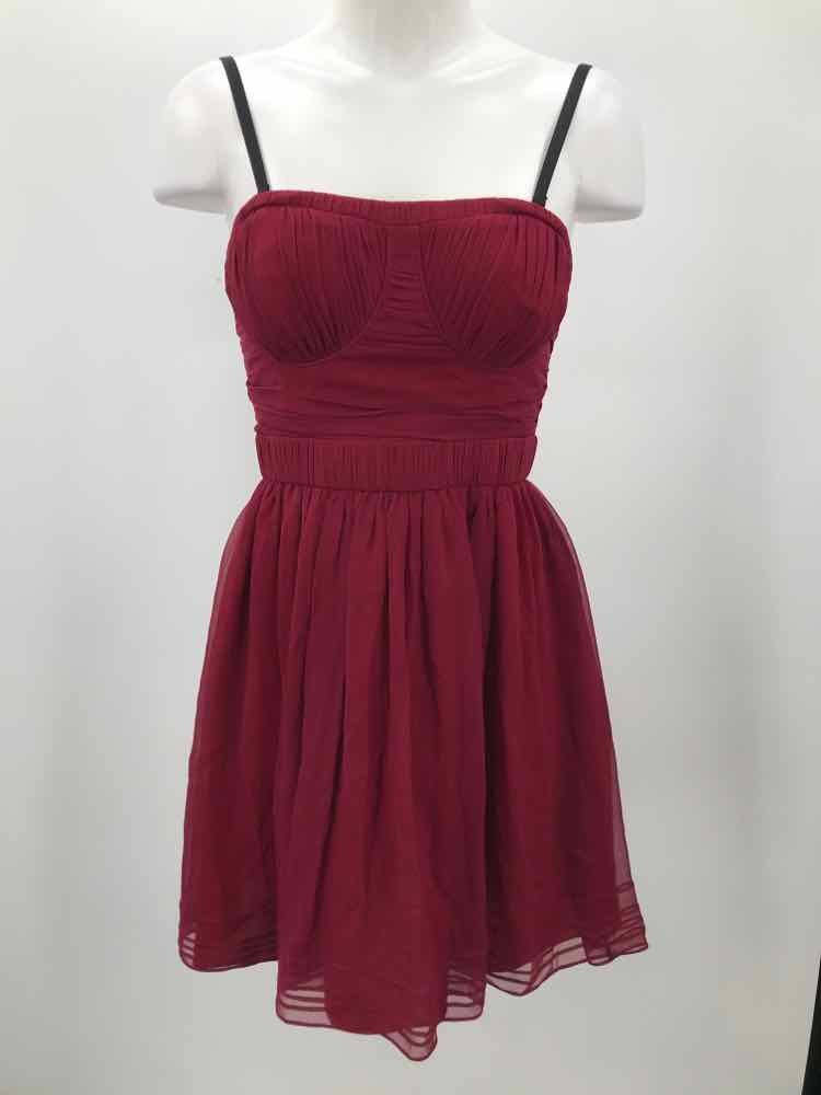 Badgley Mischka Red Size 2 Pleated Short Sleeveless Dress