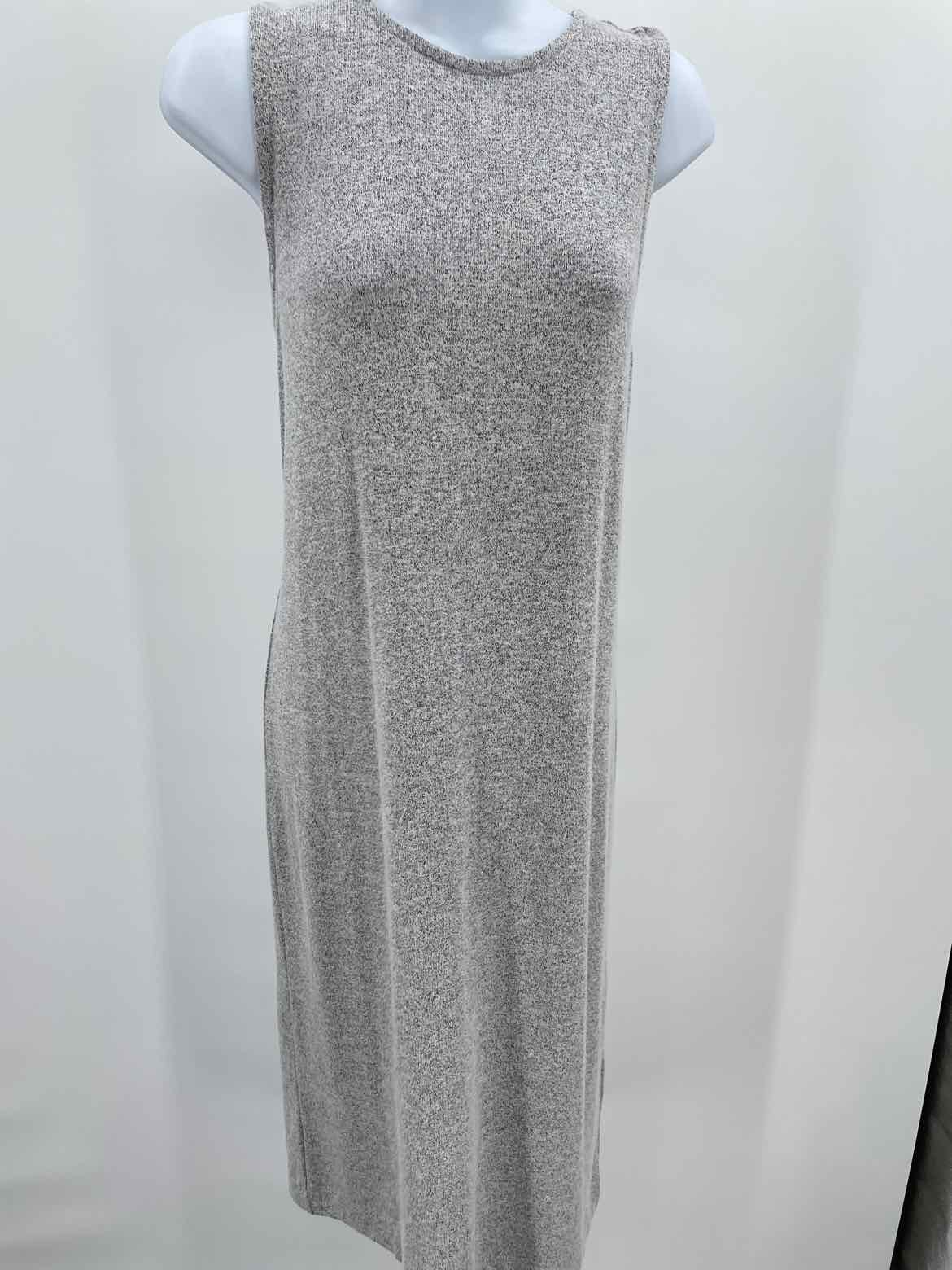 Banana Republic Grey Size Medium Sleeveless Midi Knit Dress