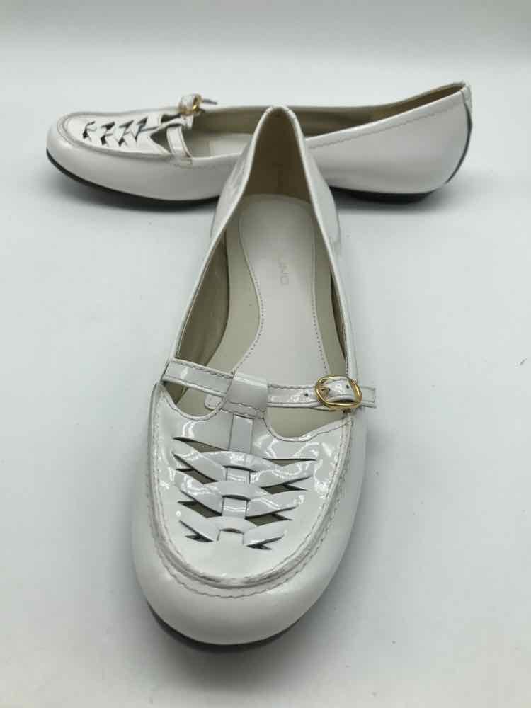 Bandolino White Size 7.5 Patent Loafer Flats