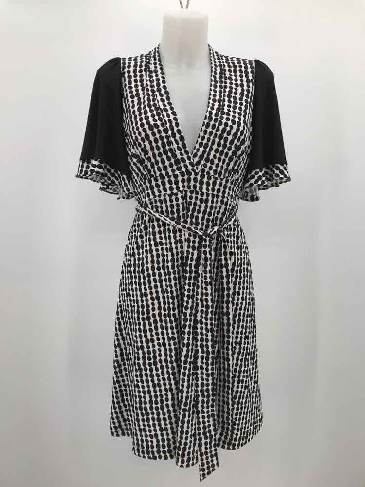 BCBG Black Size Small Spotted Knee Length Short Sleeve Dress