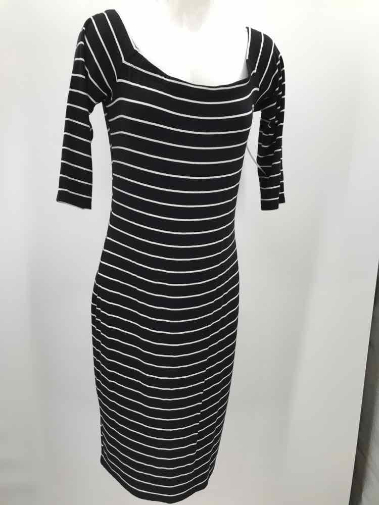 Belle & Sky Black Size Large Stripe Knee Length Open Shoulder Dress