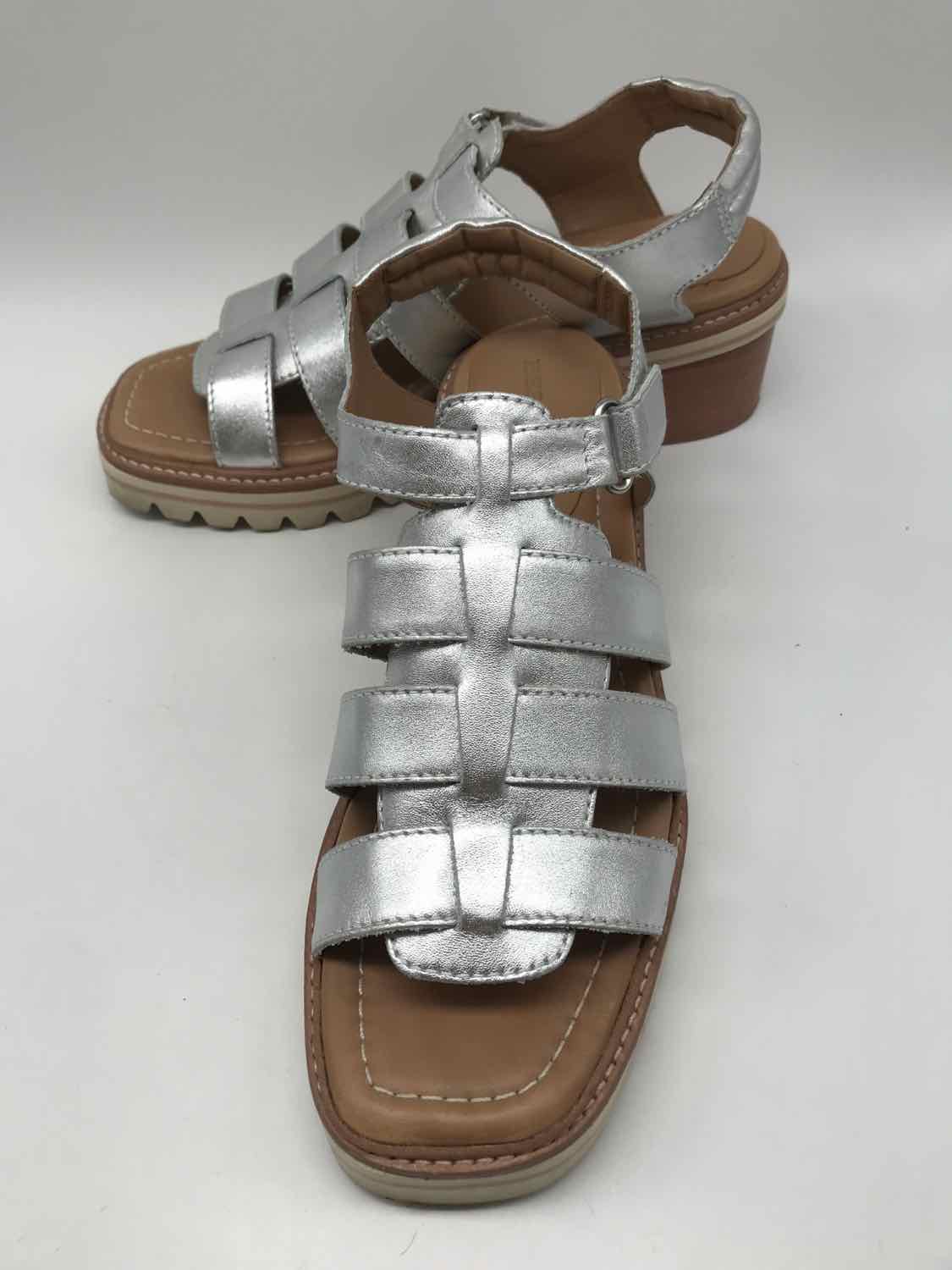 Bernardo Silver Size 9 Metallic Slingback Sandals