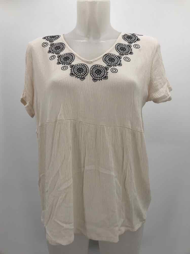 Bobeau Ivory Size Small Rayon Embroidered Texture Blouse