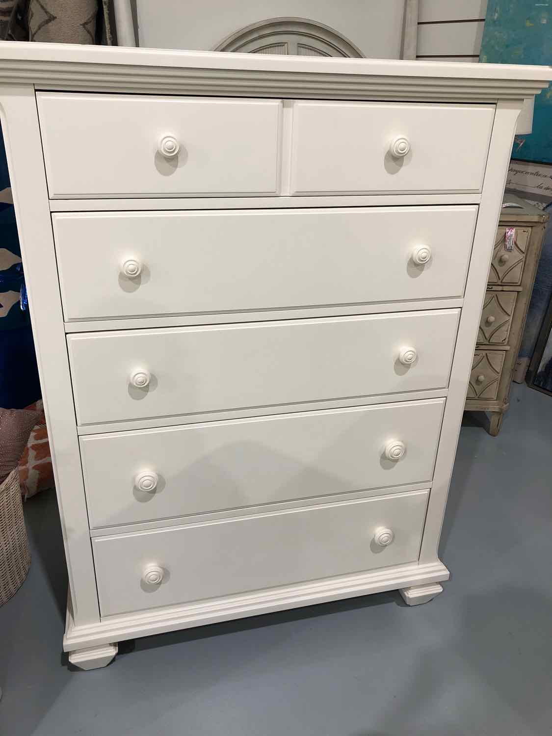 Broyhill White Wood 5 Drawer Bedroom Dresser