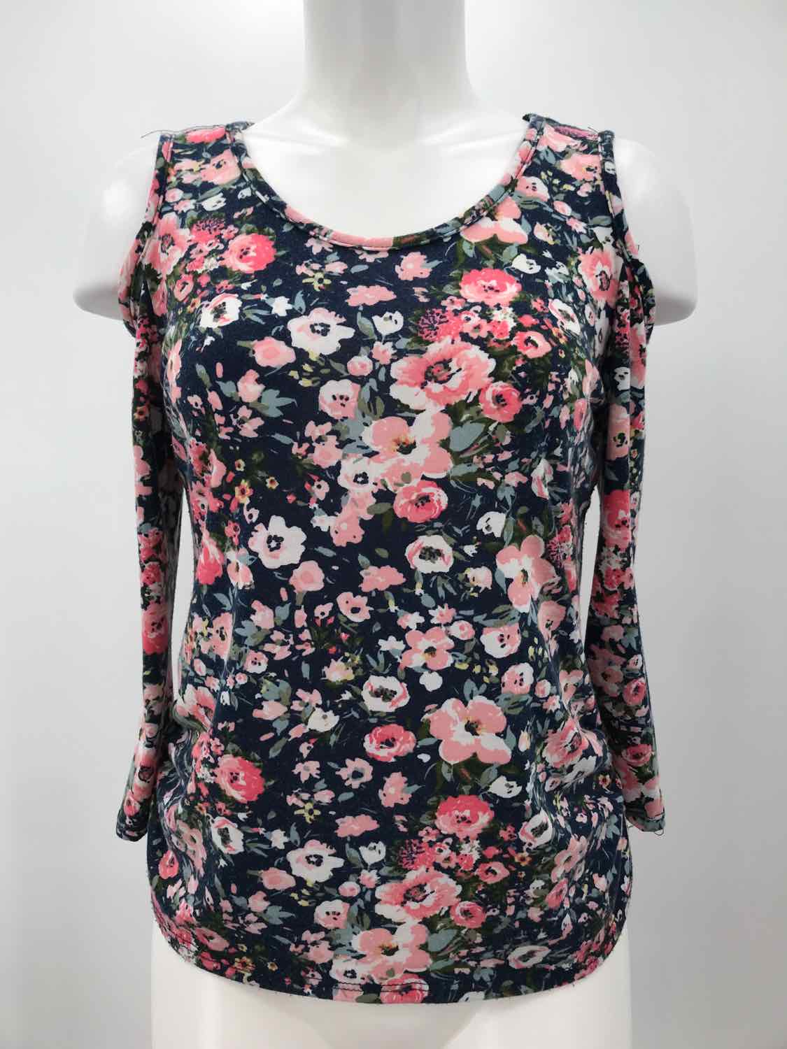 C'est La Vie Navy Size Medium P Floral Mid Sleeve Open Shoulder Blouse