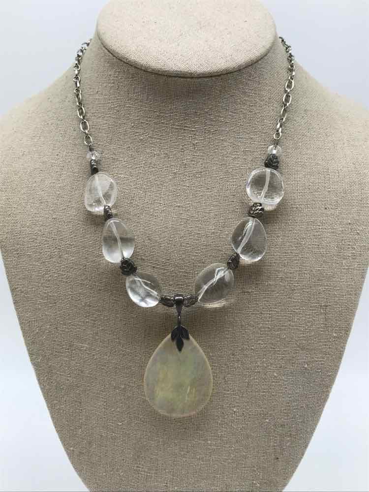 Clear Pendant Beaded Necklace