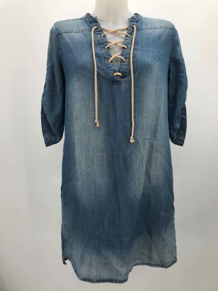 Cloth & Stone Blue Size XS Denim Light Wash Knee Length Long Sleeve Dress