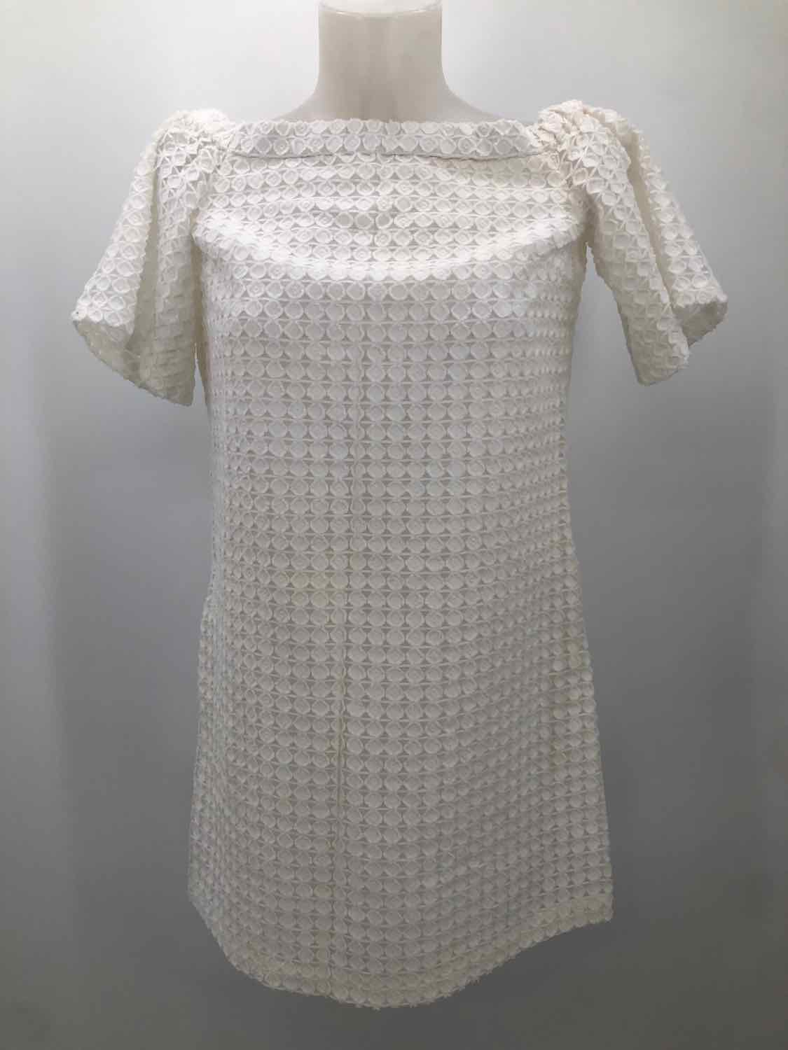 Club Monaco White Size 2 Textured Short Open Shoulder Dress