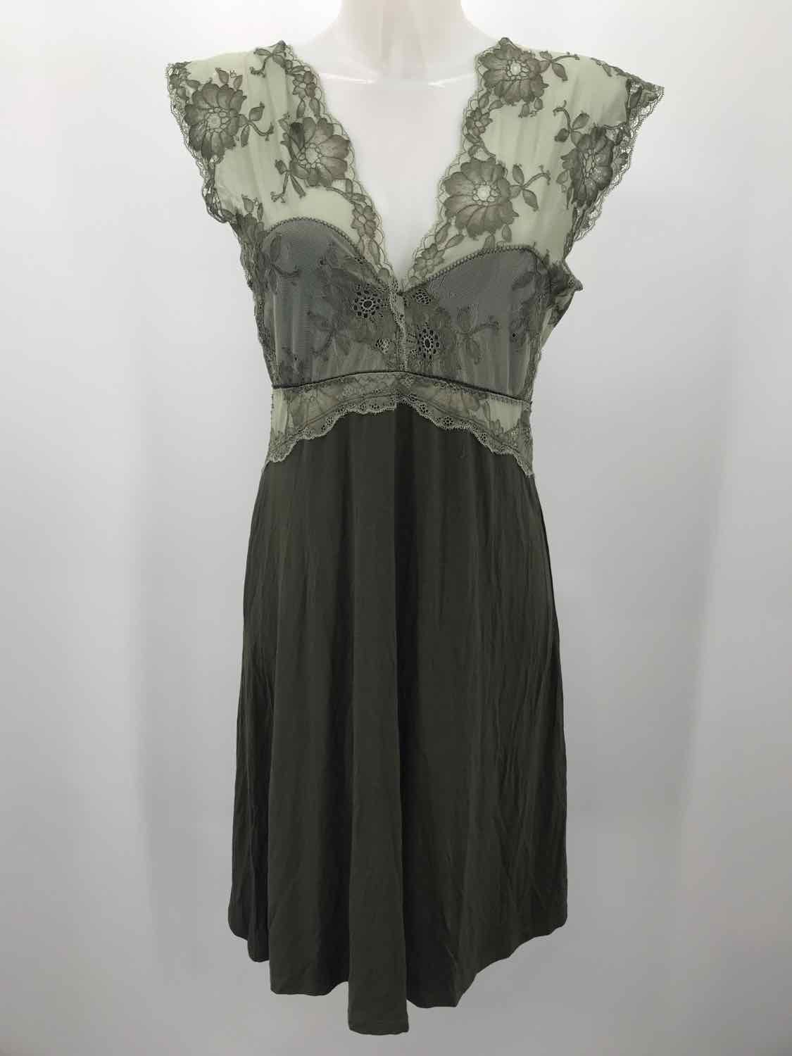 Coco La Rue Green Size Medium Lace Knee Length Short Sleeve Dress