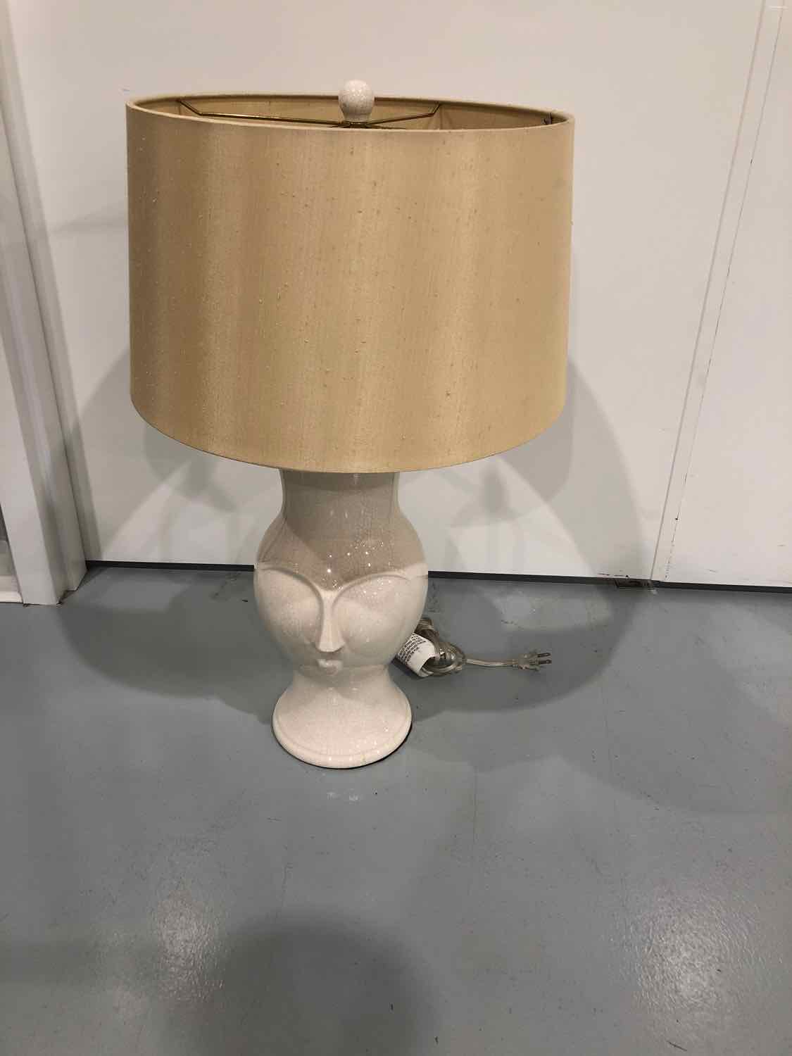 Cream Ceramic Cracle Face Table Lamp