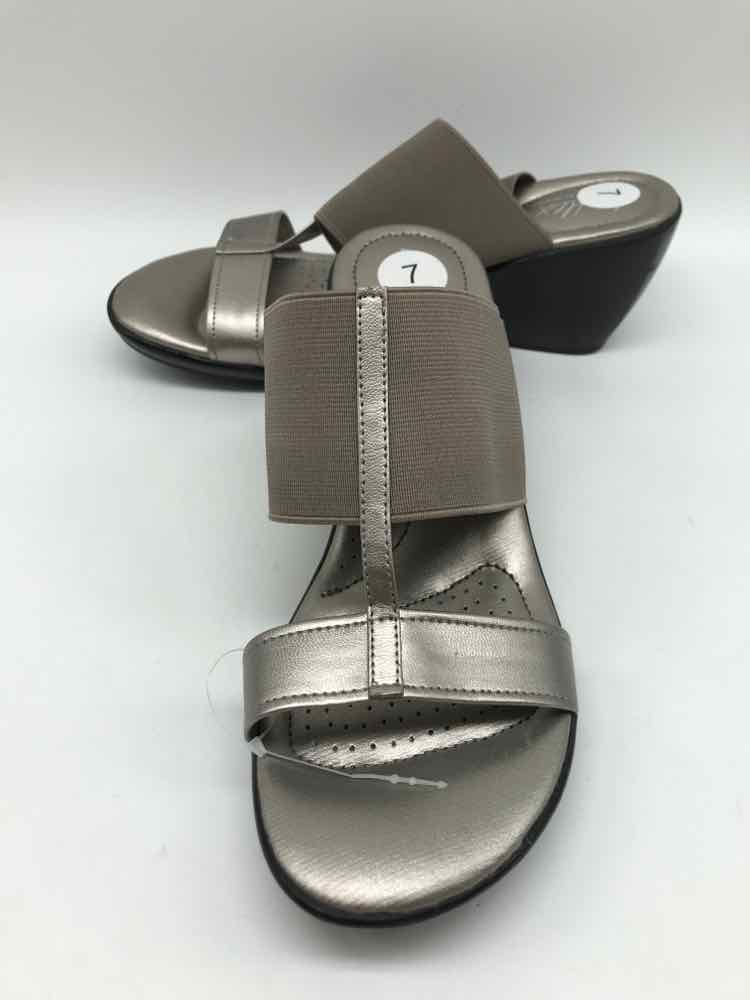 Dexflex Silver Size 7 Slide Sandals