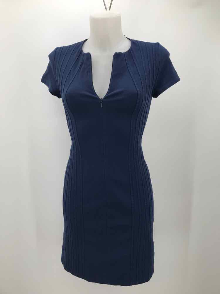 Diane Von Furstenberg Navy Size 0 Pleated Knee Length Short Sleeve Dress