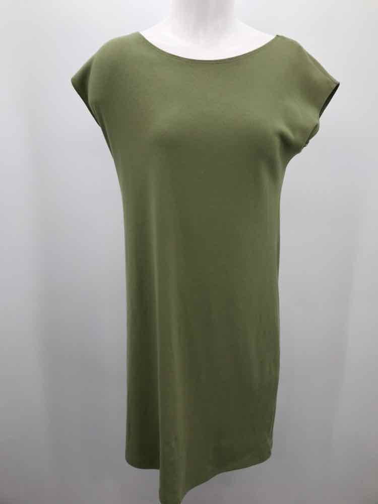 Diane's Green Knee Length Sleeveless Dress