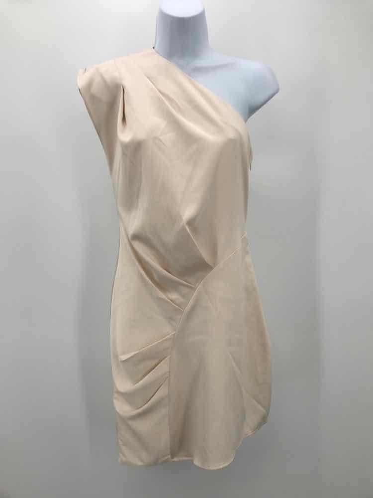 Elliatt Ivory Size Small Structured Short One Shoulder Dress