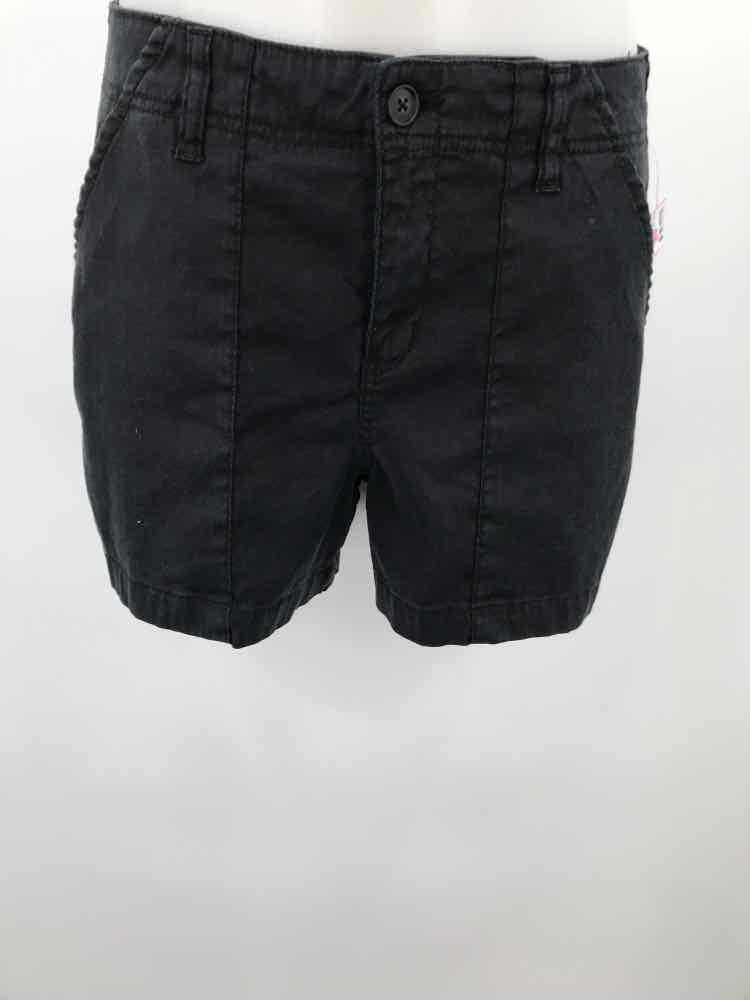 Evereve Black Size 29 Basic Shorts