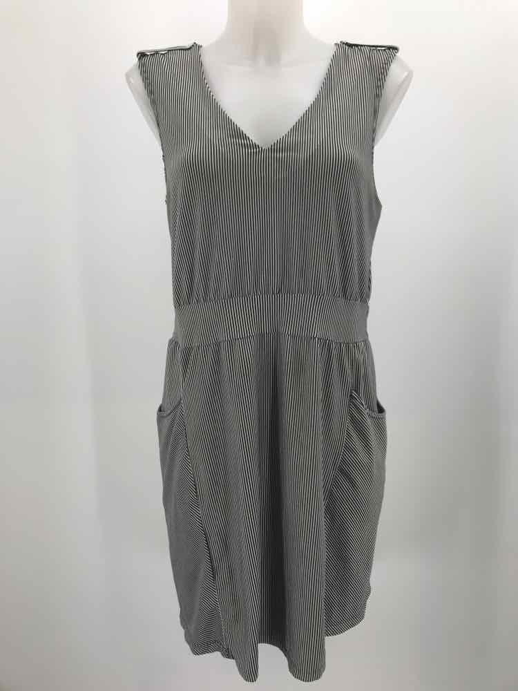 Freedom Trail Grey Size Large Stripe Knee Length Sleeveless Dress