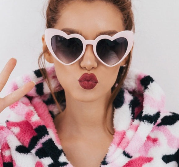 Heart style oversize retro pinup sunglasses