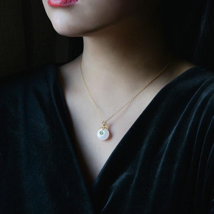 Button Shape White Jade Pendant Gilding Necklace