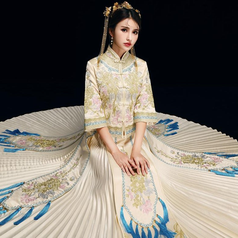 Floral Embroidery Mandarin Sleeve Traditional Chinese Wedding Suit with Tassels