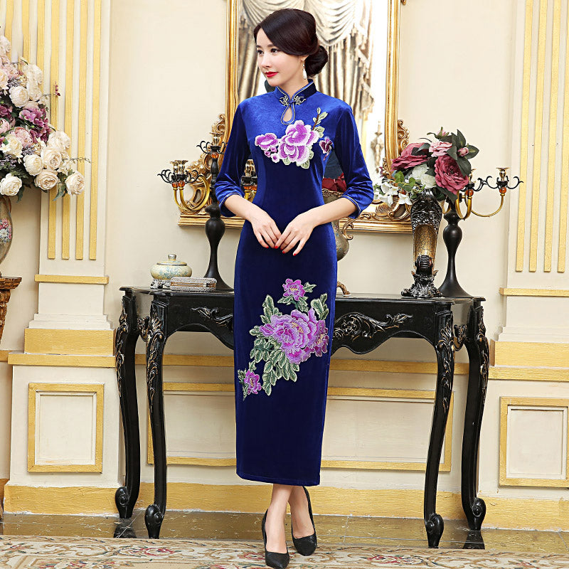 Half Sleeve Floral Embroidery Full Length Velvet Cheongsam Mother Dress