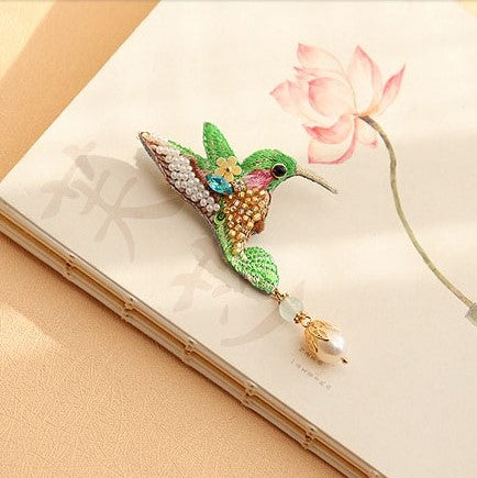 Hummingbird Shape Embroidery Gilding Brooch